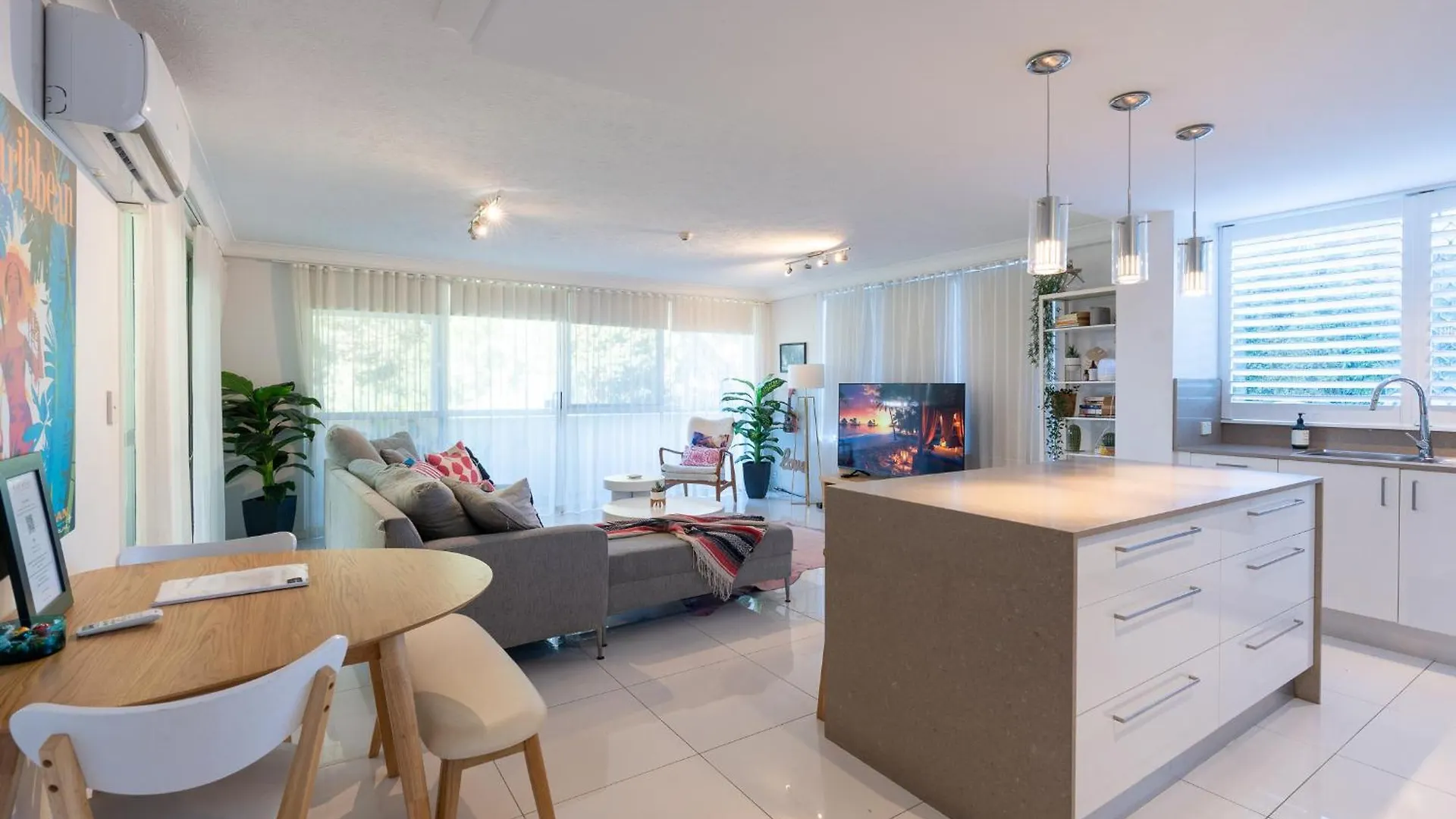 Beachside Beauty At Burleigh Pavilion! Gold Coast Australia