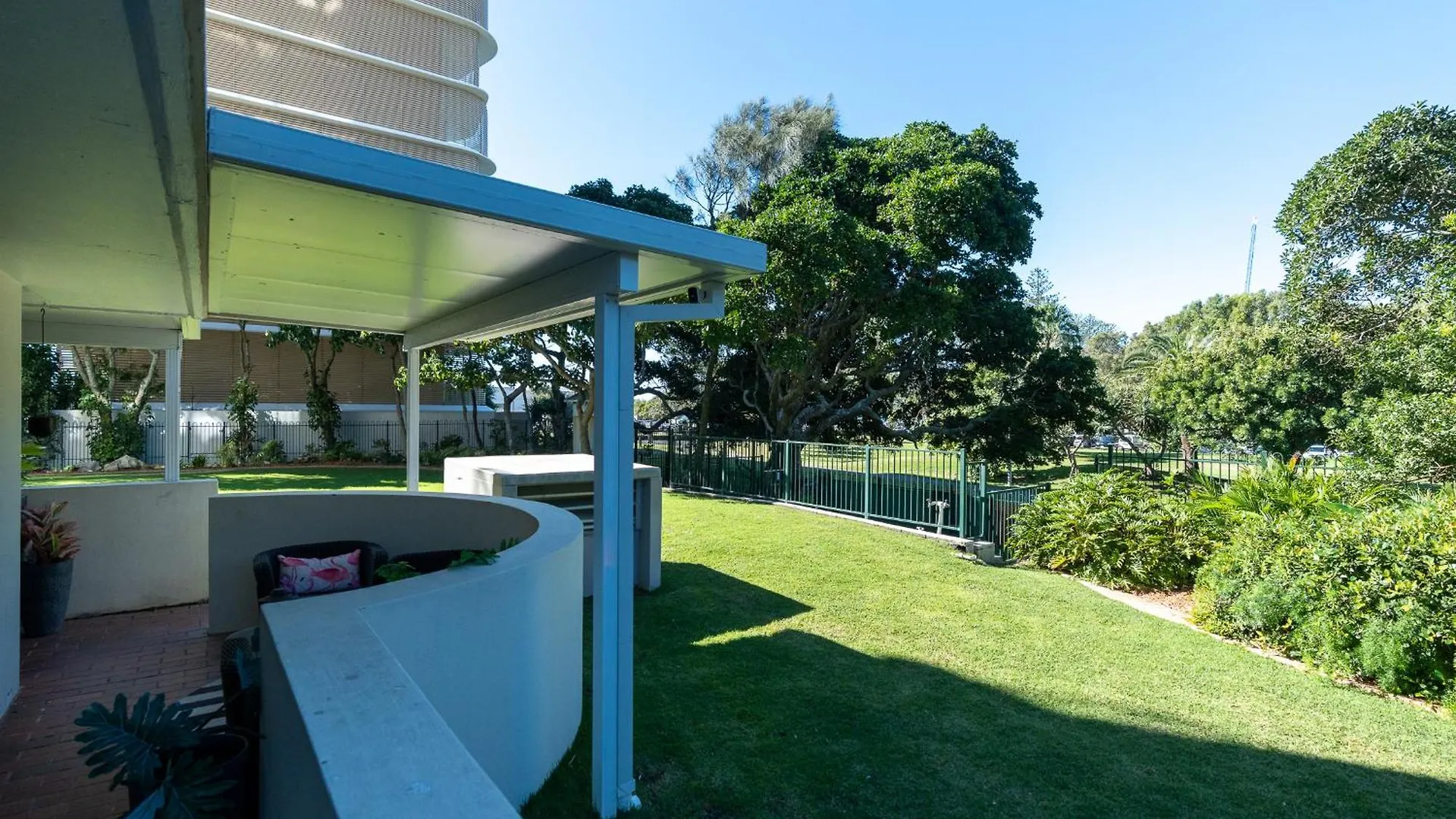 Beachside Beauty At Burleigh Pavilion! Gold Coast Apartment